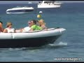 pudimos verlos en yate en los alrededores de la costa francesa. la pareja provech� la puesta de sol para volver a la costa e ir a cenar a un restaurante.