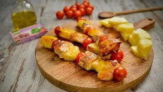 Junte o limão com o azeite, o açúcar mascavado e desfaça o cubo de tempero de alho e coentros Knorr. Misture tudo com um garfo e leve ao micro-ondas para dissolver.