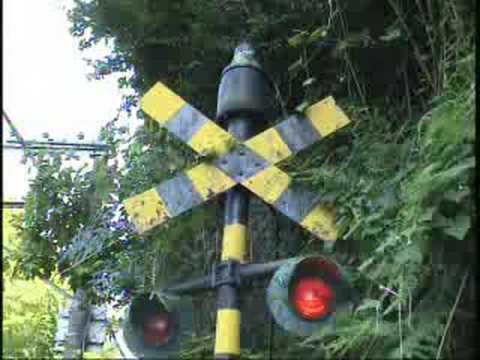 踏切風景－貨物列車通過！三岐鉄道「山城」駅付近踏切２００８年８月１０日撮影