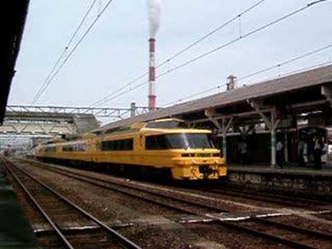 キハ１８３系１０００番台 （４両）（9081D）　特急　１００年レイル肥薩線号 【八代駅】（発車）