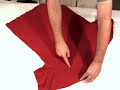 Veja como é fácil dobrar uma camiseta em um segundo! MAIS DICAS MALUCAS PARA A SUA CASA: goo.gl