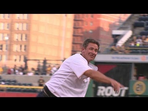Video: Dan Marino throws out the first pitch