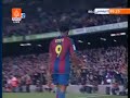 إيتو يأخذ الكاميرا من المصور بعد أحرازه الهاتريك والهدف الخامس لبرشلونة