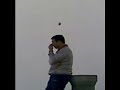 Professor de educa��o fisica apanhado a violar a lei limpando o sal�o.