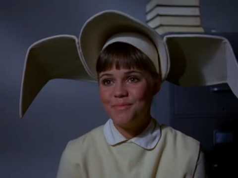 Flying Nun - Sr Bertrille want to make it snow of a old and kind sister. But as always her plan backfires.