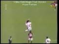 Patada de Méndez a Falcao