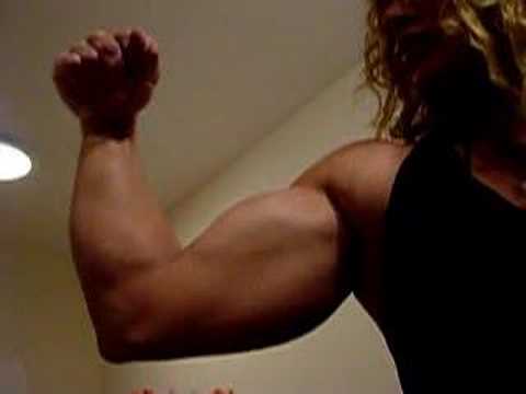 Diya Mirza biceps