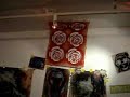 quando o spray � borrifado no papel�o recortado, a magia da imagem desenhada pelo sopro da tinta aparece, impressa no muro, tatuada na pele da cidade. cl�udio donato.


o artista, da gera��o anos 90 do est�ncil graffiti paulistano faz pela primeira vez uma exposi��o somente com est�nceis do seu repert�rio. s�o quase 20 anos dedicados a esta arte urbana, que surgiu no brasil com alex vallauri, nos anos 70. nesta exposi��o, al�m de contar sua hist�ria por meio do est�ncil, donato quer apont�-lo e discuti-lo como uma matriz de import�ncia compar�vel aos processos de impress�o como a xilogravura, a gravura em metal e outras.