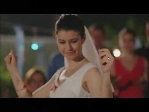 fatmagul - Fahrettin, Kerim ve Fatmagül zeybek oynayarak düğünlerinin tadını doyasıya çıkarırlar.
