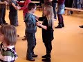 Emma en Roel stijldansen op Grease