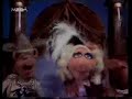 Miss Piggy Sings Opera