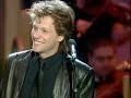 gracias por siempre : maestro !!!!!!!!

esta es la lista total de canciones que contiene el dvd:

01.-t�tulos.

02.-let it rain : jon bon jovi & luciano pavarotti.

03.-no more war : liberian children's choir corale voci bianche - g. verdi.

04.-amore senza fine : pino daniele.

05.-va , pensiero : zucchero & luciano pavarotti.

06.-higher ground : stevie wonder.

07.-tonight : natalie cole & luciano pavarotti.

08.-betcha never : vanessa williams.

09.-se bastasse una canzone : eros ramazzotti & luciano pavarotti.

10.-how do i live without you : trisha yearwood.

11.-la donna � mobile : florent pagny & luciano pavarotti.

12.-stop : spice girls.

13.-'o surdato 'nnamurato : the corrs & luciano pavarotti.

14.-menta e rosmarino : zucchero.

15.-i hate you , then i love you : celine dion & luciano pavarotti.

16.-adesso tu : eros ramazzotti.

17.-adeste fideles : trisha yearwood & luciano pavarotti.

18.-dreams : the corrs.

19.-viva forever : spice girls & luciano pavarotti.

20.-let's face the music : natalie cole.

21.-napule � : pino daniele & luciano pavarotti.

22.-une place pour moi : florent pagny.

23.-non ti scordar di me : vanessa williams & luciano pavarotti.

24.-peace wanted just to be free : stevie wonder & luciano pavarotti.

por obvios motivos es tan s�lo un extracto y est�n s�lo las principales canciones.

director : spike lee.

distribuci�n de tv internacional : polygram tv international.

1998 the decca record company limited.

pino paladino (performer), erick benzi (composer), leonard bernstein (composer), jon bon jovi (composer), enrico cannio (composer), ernesto de curtis (composer), pino daniele (composer), kenneth edmonds (composer), manuel de falla (composer), stevie nicks (composer), eros ramazzotti (composer), spice girls (composer), giuseppe verdi (composer), john francis wade (composer), diane warren (composer), stevie wonder (composer), jose molina (conductor), steve gadd (performer), john themis (performer), pino daniele (performer) .

luciano pavarotti (m�dena, 12 de octubre de 1935 - �d., 6 de septiembre de 2007). tenor italiano, uno de los cantantes contempor�neos m�s famosos, tanto en el mundo de la �pera como en otros m�ltiples g�neros musicales. 

en su acercamiento a la m�sica popular, grab� duetos con eros ramazzotti, sting, andrea bocelli, liza minnelli, frank sinatra, michael jackson, e in�ditamente, con el brasile�o caetano veloso, la argentina mercedes sosa y el grupo de rock irland�s u2. con sus colegas y amigos, los tenores espa�oles pl�cido domingo y jos� carreras, form� el tr�o los tres tenores (the three tenors).

el 2 de junio de 1988 le nombran cavaliere di gran croce ordine al merito della repubblica italiana.

en su vida personal, luciano pavarotti fue un gran aficionado al f�tbol, la pintura y los caballos. uni� su destino, durante 34 a�os, con adua verona, con quien tuvo tres ni�as, lorenza, cristina y giuliana, pero el 13 de diciembre de 2003 se cas� en segundas nupcias con su asistente, nicoletta mantovani, 30 a�os menor que �l y con ella tuvo a su cuarta hija, alice.

durante varios a�os seguidos a partir de 1991, pavarotti respondi� al llamado de la organizaci�n war child, para recaudar fondos para la construcci�n de un centro de musicoterapia en mostar. de esta forma, anualmente se organizaron conciertos en m�dena bajo el t�tulo luciano pavarotti & friends, donde adem�s participaban otras personalidades de la m�sica internacional, como anastacia y m�nica naranjo, donde se recaudan fondos para diferentes causas y a beneficio de ni�os y hombres de todo el mundo.