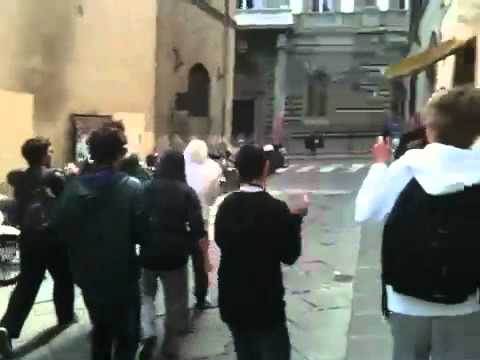 pipinia - crazy greeks in florence having fun and singing in the italian routes.
