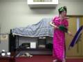 Click here to watch this video マコの「ピン芸」は女装ダンス！