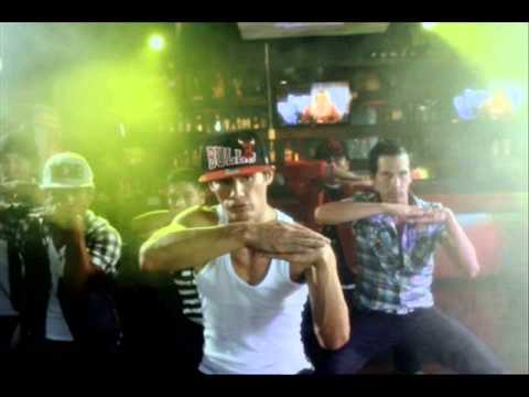 Daniel Arenas Oe - Aun no tengo el nombre especifico pero corte la parte de la canción ya que yo la quería también *-* espero que les guste C: