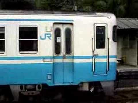 2008.01.16　土讃線箸蔵駅に、キハ58系普通列車が到着