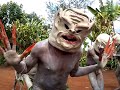 TOP 10: Cele mai bizare obiceiuri din Lume - Timp de secole locuitorii din Papua Noua Guinee s-au luptat pentru (embed)