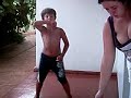 menino dançando fank