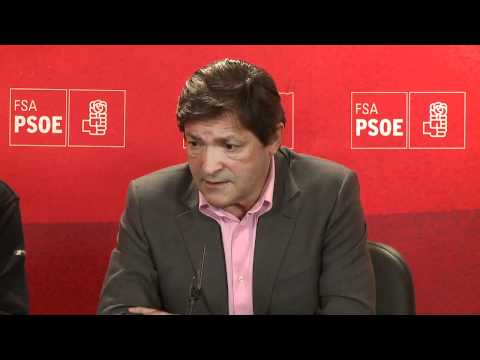 Javier Fernández ofrece el apoyo de los socialistas asturianos a los trabajadores de la Fábrica de La Vega
