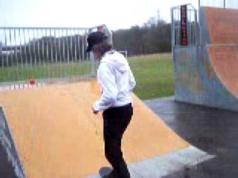 BMX BIKES TRICKS STUNTS CRASHES