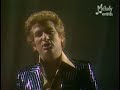 mr eddy fait son crooner en interpr�tant une chanson m�connu 