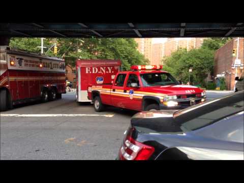 fdny - HERE YOU WILL SEE A MAJOR FDNY RESCUE RESPONSE TO A MINOR SUBWAY DERAILMENT WHERE 424 PASSENGERS HAD TO BE RESCUED FROM THE DISABLED TRAIN. THERE WERE NO INJ...