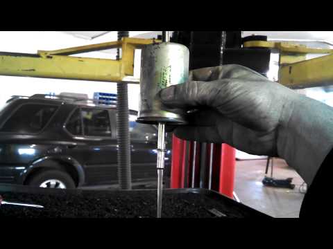 Fuel filter replacement Ford Freestar 3.9L V6 2005 easy push retainers Install Remove Replace