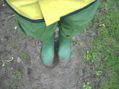 Osterspaziergang im Schlamm am Rhein 9.4.2012 mit Gummistiefeln bzw. Anglerhose