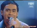 konsert akademi fantasia 5 minggu 9
masyuk dot com [ http://www.masyuk.com ]


deru angin yg memburu
menuju laluan
membikin dedaun hati bergetar

beliung melanda kejam
rautkan kepiluan
haru itu biru warnanya
merakam birunya jiwaku

berdirilah di pentas itu
tanpa membisik namaku
kalau terputus paluan
beranilah sambung kembali

mungkin lebih biru
langit mu di sempadan sebelah situ
mungkin cuma hanya
sekadar ribut di dalam cangkir cuma

bukannya aku utk meramal
juga dirimu pastikan
hari mendatang

berdirilah di pentas itu
tanpa kau menyebut namaku

mungkin lebih biru
langit mu di sempadan sebelah itu
mungkin cuma hanya
sekadar kalut ribut di cangkir cuma

mungkin lebih hijau
laman mu di sempadan sebelah sana
ataupun hanya ribut melanda di dalam cangkir cuma

siapalah aku untuk meramal
juga dirimu untuk pastikan
lepaskan saja

deru angin semalam
sebuah cerita
wajah-wajah jiwa
insan yang biasa...biasa...