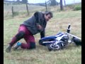 Etxarri por el suelo todo el rato, es como Sete ...de paquete. Es que borracho no se puede, sino mira a Mikel como domina la maquina
