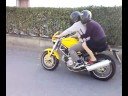 Bruna in moto