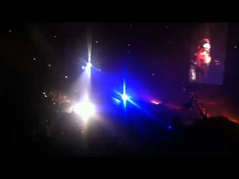 chissykim - Kanye West & Jay-Z shut down Chi-town.