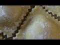 Hausgemachte Ravioli mit Käse-Tomaten-Schinken-Füllung - Disturbed Cooking Episode 061