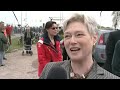 Minister van der Hoeven bij afzinken Galama-aquaduct