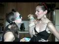 videos de 2 girls 1 blooper video