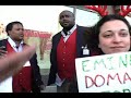 Carolers & Shoppers Take Rent-a-Cop Heat