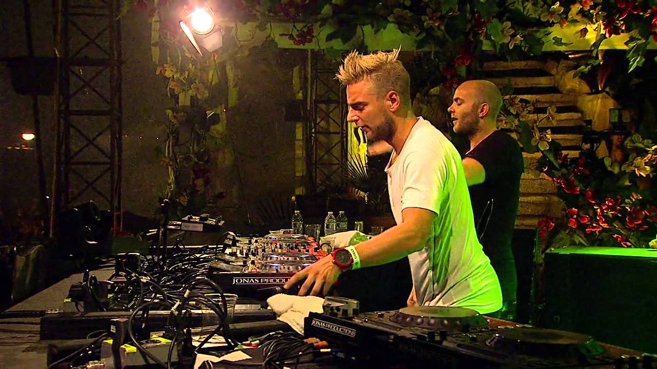 Showtek - Live @ TomorrowWorld 2014