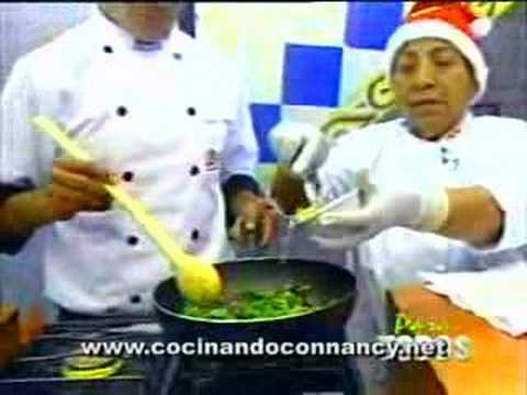 Corona de arroz navideño a los frutos secos