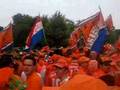 Hoe krijg je het oranjelegioen gek?
