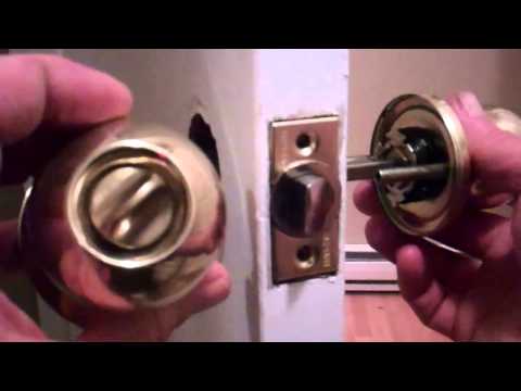 how to take off a door knob