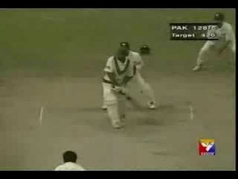 Anil Kumble Takes 10 Wickets
