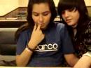Chiara comiendo sal