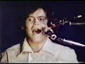 Bekijk muziek clip van The Monkees met (Theme From) The Monkees