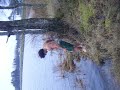 Ba�andose a 4 o 5 grados