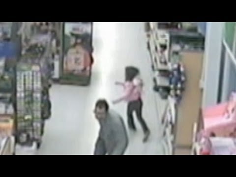 Little Girl Escapes from Alleged Kidnapper in Walmart: Caught on Tape by Security Cameras