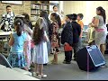 El Redil - Child sing \"Yes, Jesus loves me\"