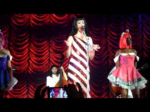 katy perry the one that got away/someone like you live sheffield arena 12.10.11 -
