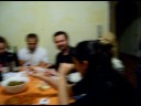 Gli ubriachi di cibo a tavola