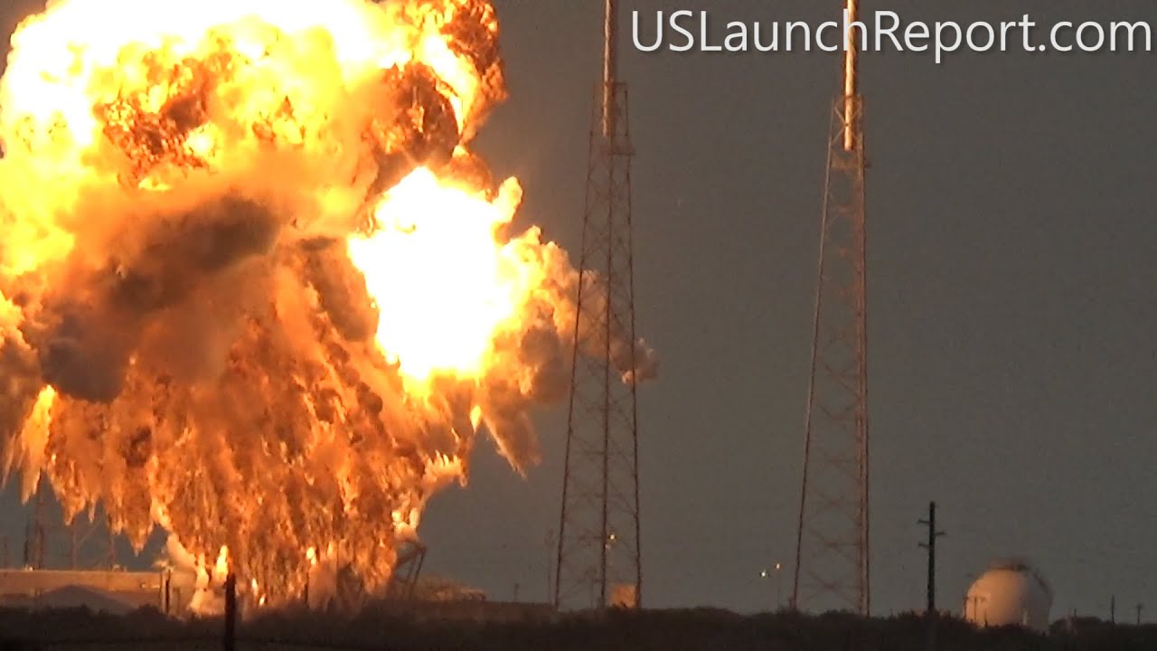 Маск: расследование взрыва на площадке SpaceX стало «самым сложным за все время». Фото.