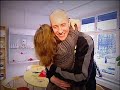 Helen sjöholm deltar i kampanjen Röda korset kram.